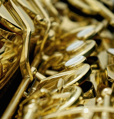 Many saxophones