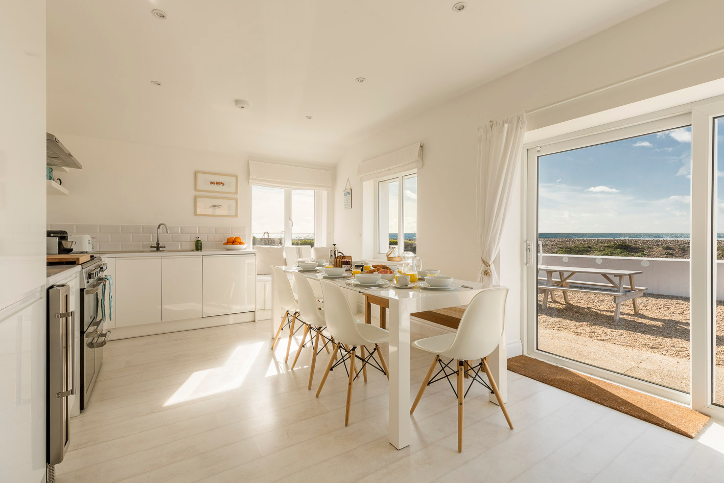 Southern Bell Sea View Beach Front Holiday House Hayling Island