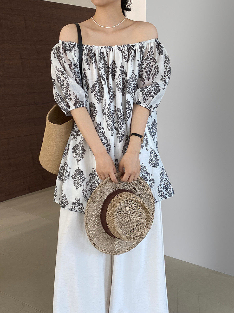 商品を着ている女性モデル