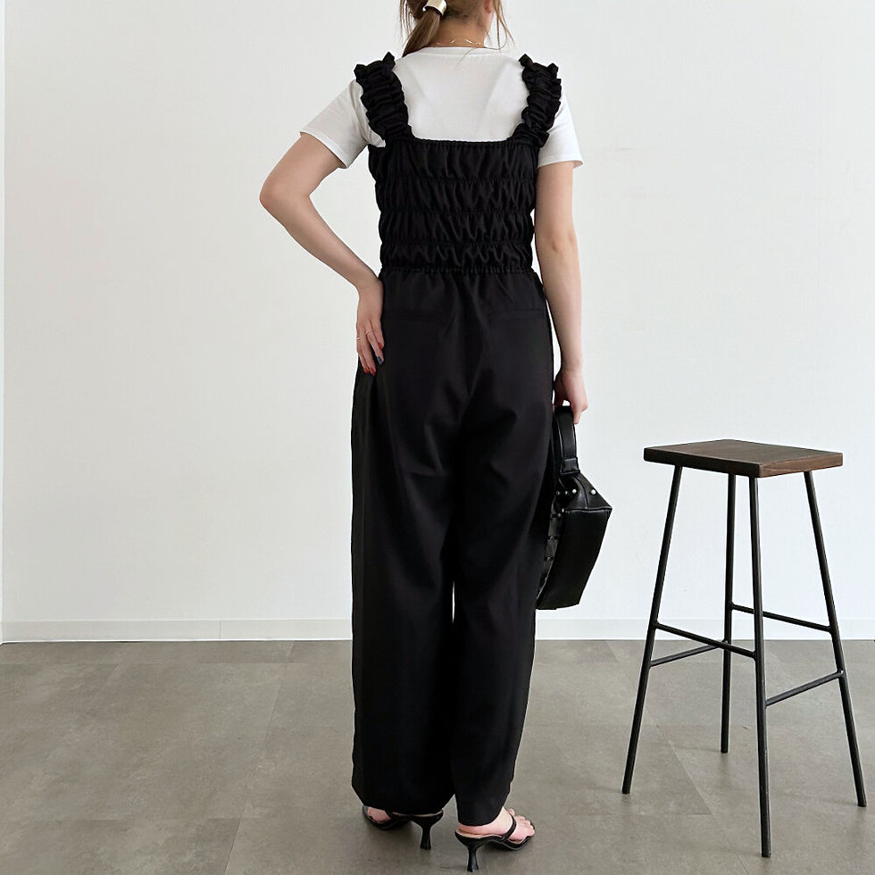 商品を着ている女性モデル