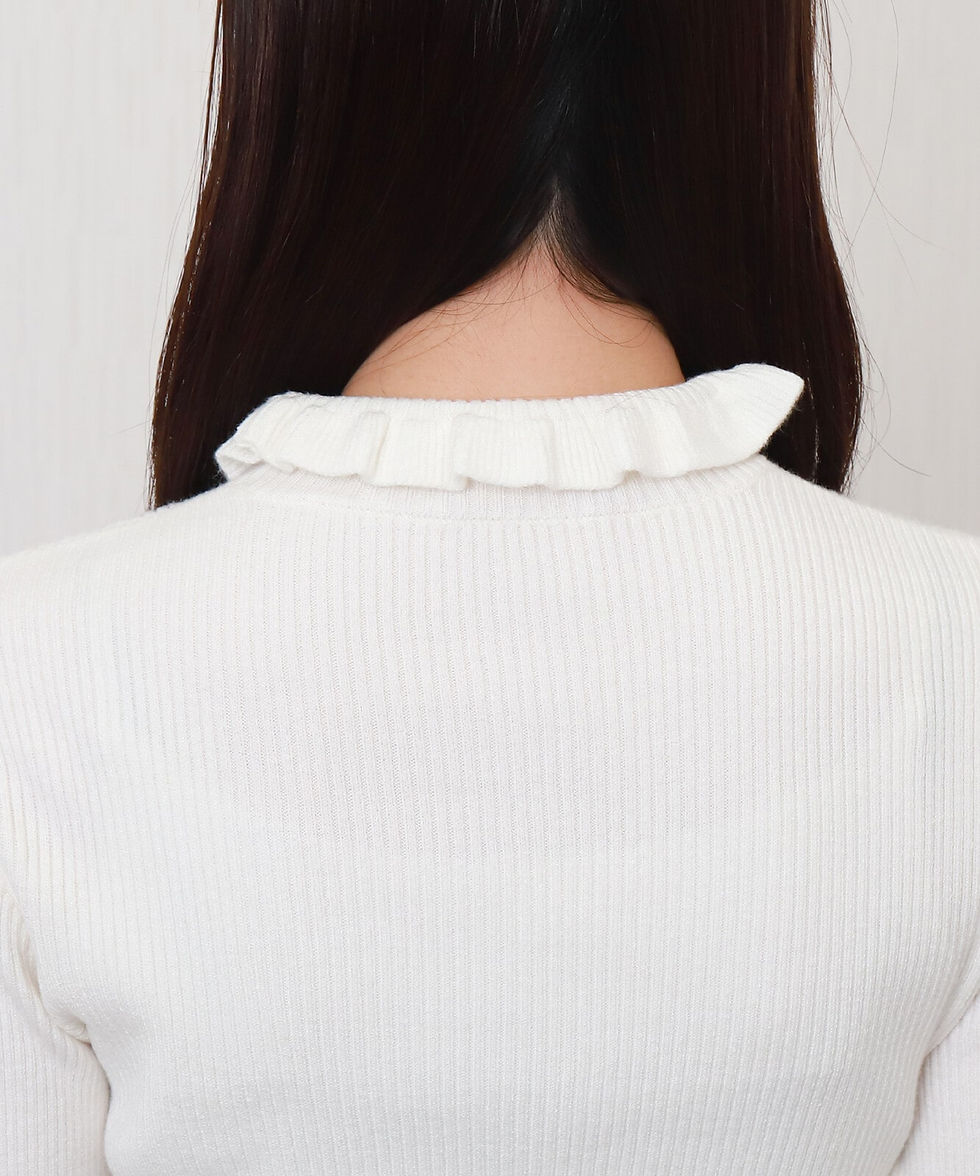 フリルネックリブニット