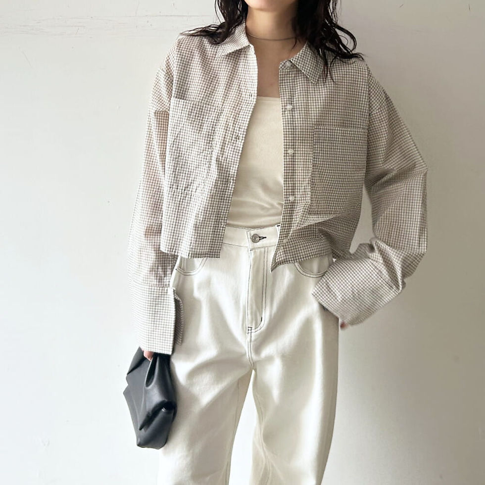 商品を着ている女性モデル