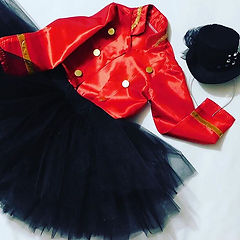 #tutu #madagascar #circus #minihat #JoCo