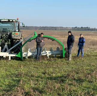 Komposztálás Gujer TG263 komposztforgatóval szarvasmarha trágya prizmán