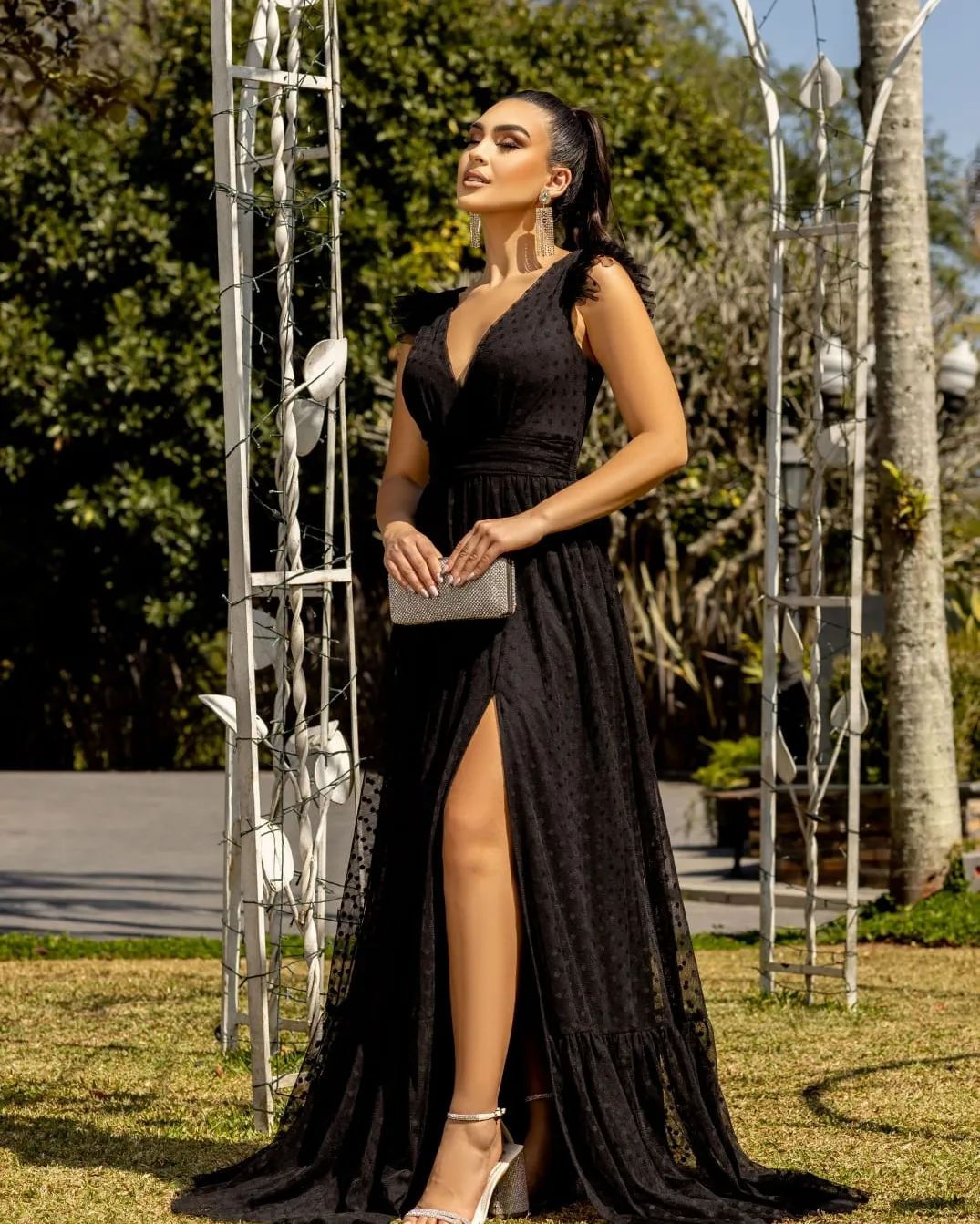vestido tule preto com fenda