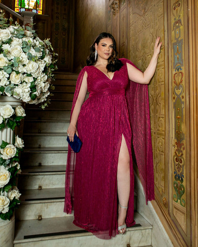 Vestido de festa plus size, manga longa falsa, fenda em lurex