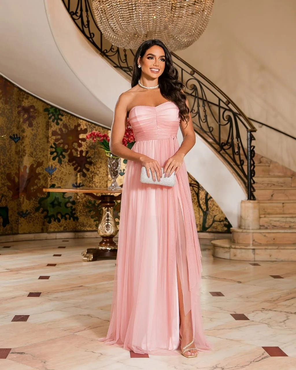  Vestido de festa em tule um ombro só,  com fenda multi amarração formas