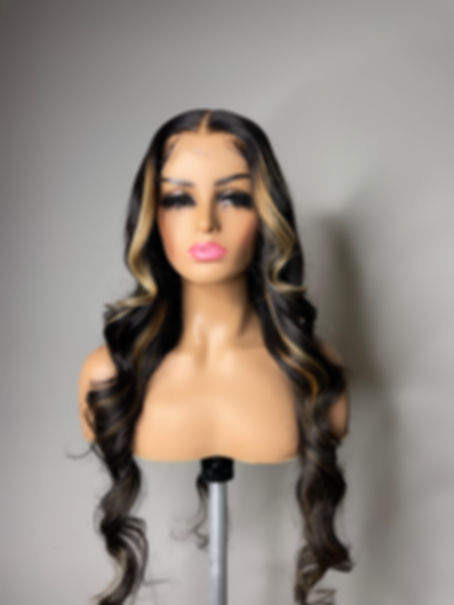 HIGHLIGHT CLOSURE WIG