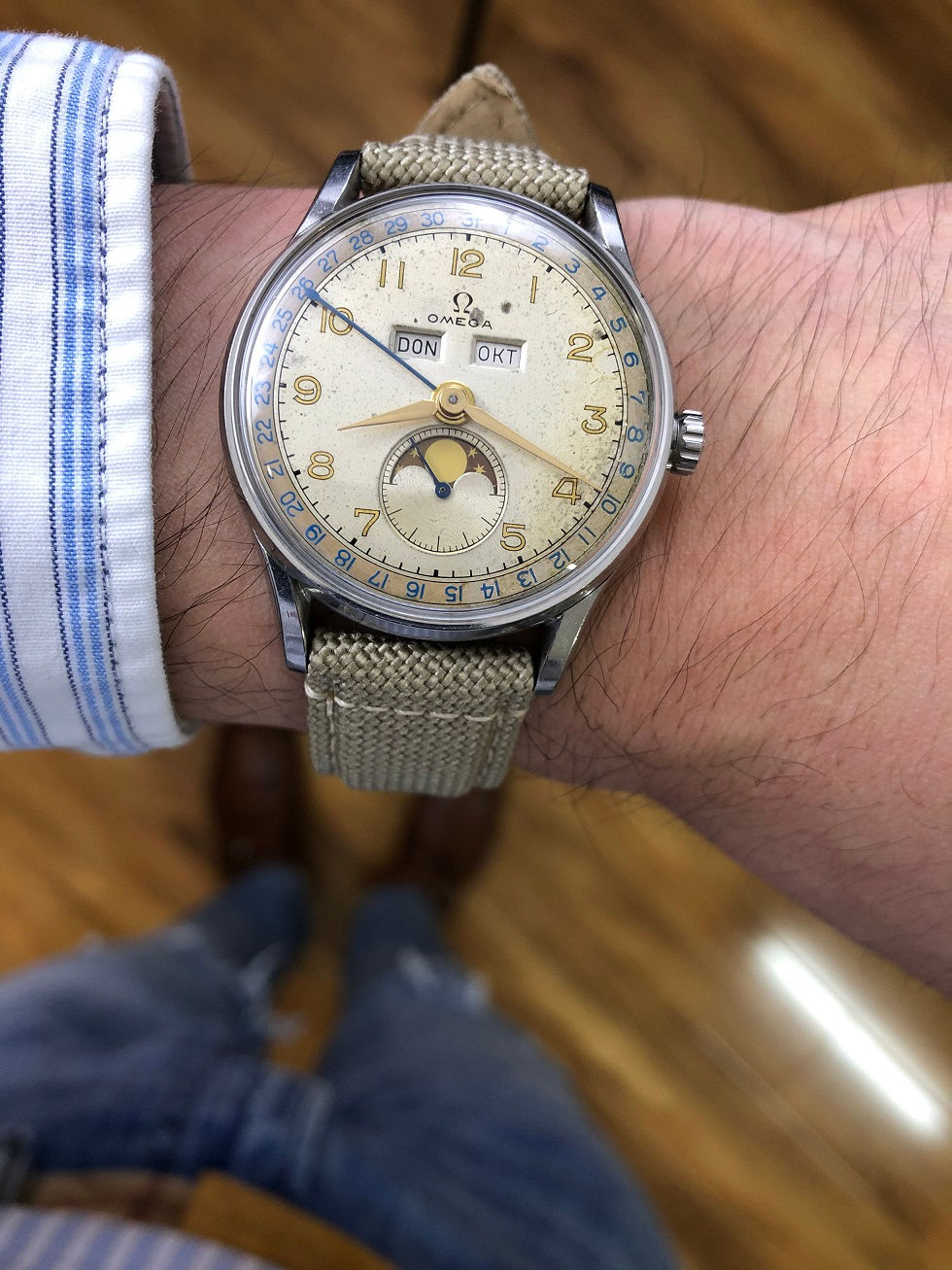 Thumbnail: 1947 OMEGA COSMIC MOONPHASE TRIPLE CALENDAR