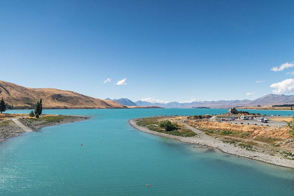 Turquoise lakes and glacier backdrops – Lake Tekapo and Lake Pukaki in pure South Island beauty.