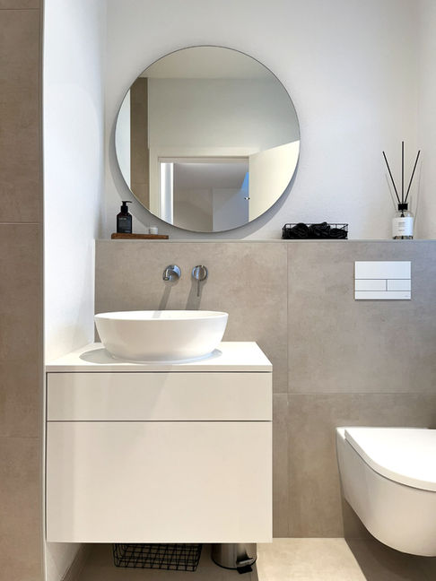 Privatauftrag
Gäste-WC, Waschtischunterschrank mit Ausziehfach für Ablage und Steckdose, mit Tip-On. Oberfläche in super matt weiß.