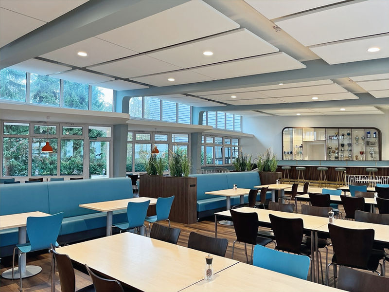 Kantine Solling Symrise
Im Innenraum wurden Elemente wie Raumtrenner durch Pflanztröge aufgestellt.