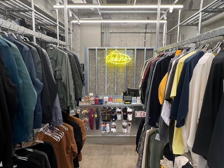 上野アメ横が本店のインポートショップ。アメリカやヨーロッパの定番ファッションアイテムを中心に、現地でしか買えないローカルアイテムなどを独自の視点でセレクト。