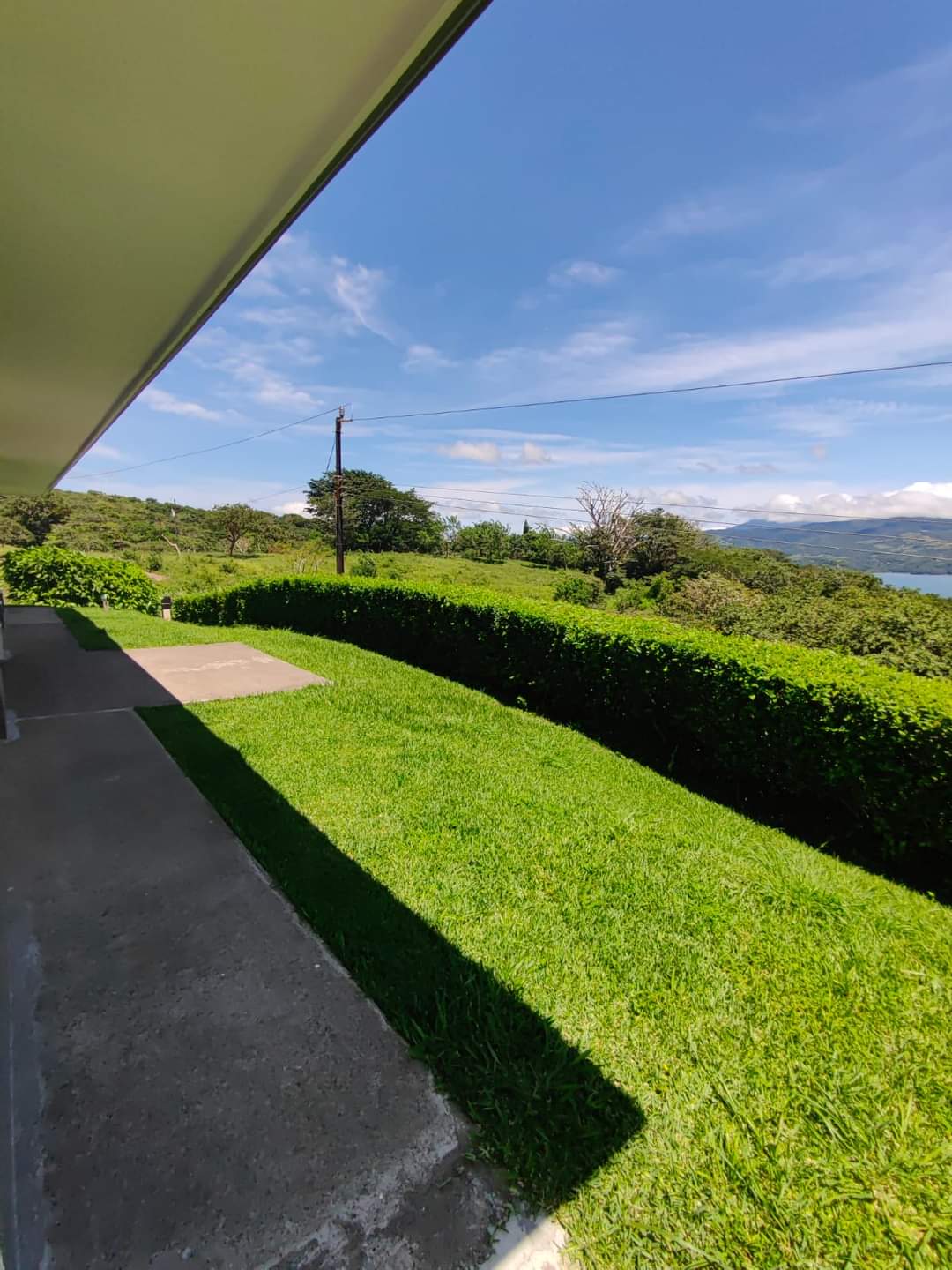 Fully Furnished, Upscale, 4 BD, 2.5 BA, Lake View Home – Parcelas de Quebrada Azul 