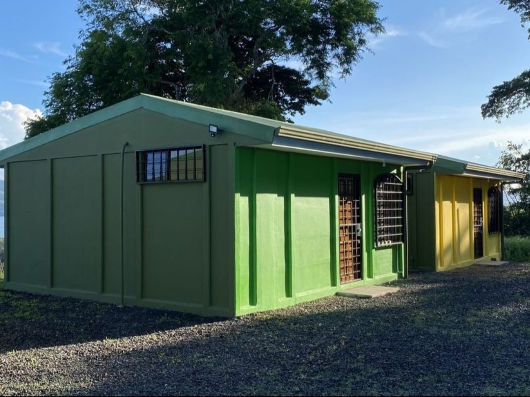 Cozy, 1BD/1BA Lake View Cabin in Gated Community w/ Utilities