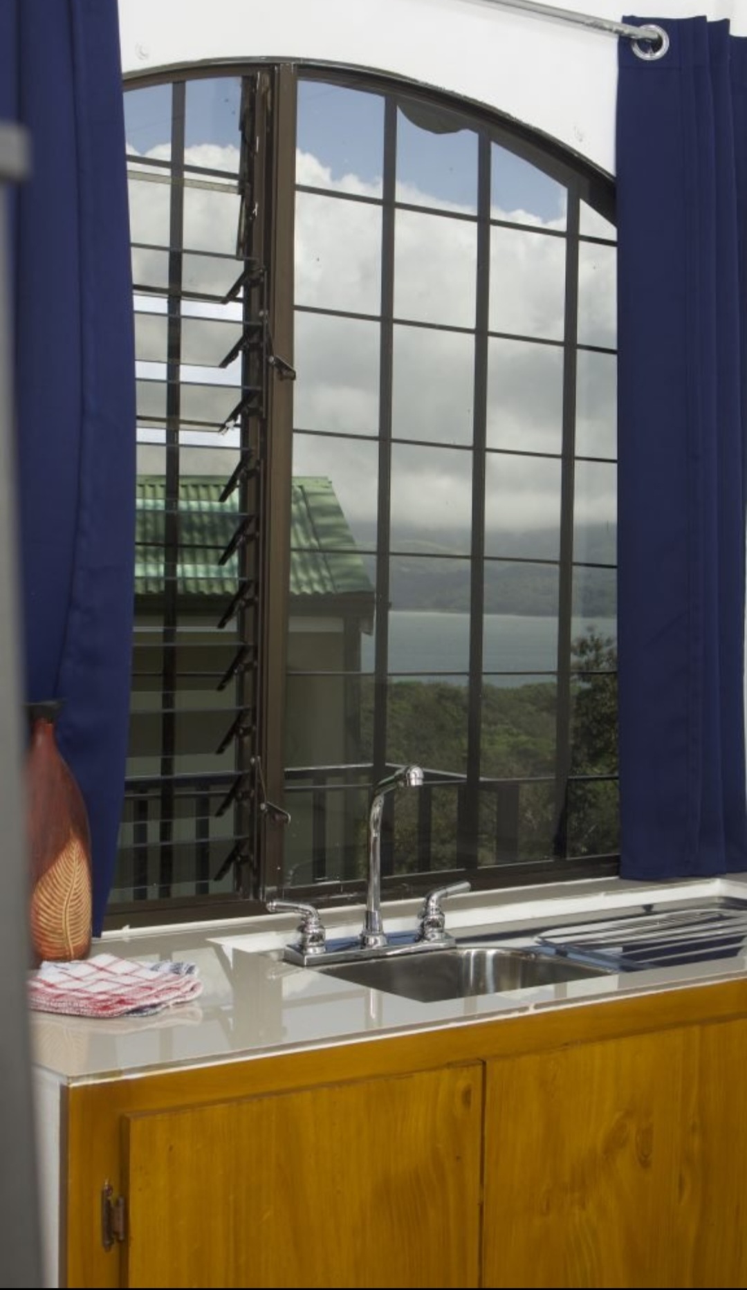 6 Houses, 1BD/1BA Lake View Cabin in Private Gated Community w/ Utilities 