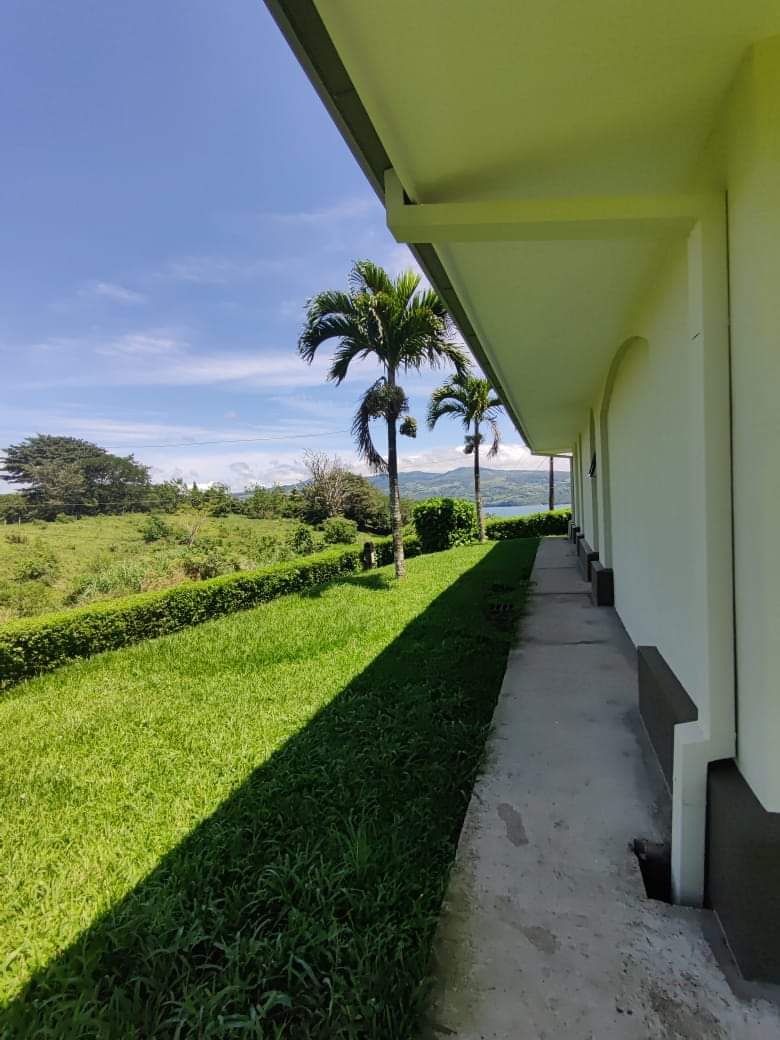 Fully Furnished, Upscale, 4 BD, 2.5 BA, Lake View Home – Parcelas de Quebrada Azul 