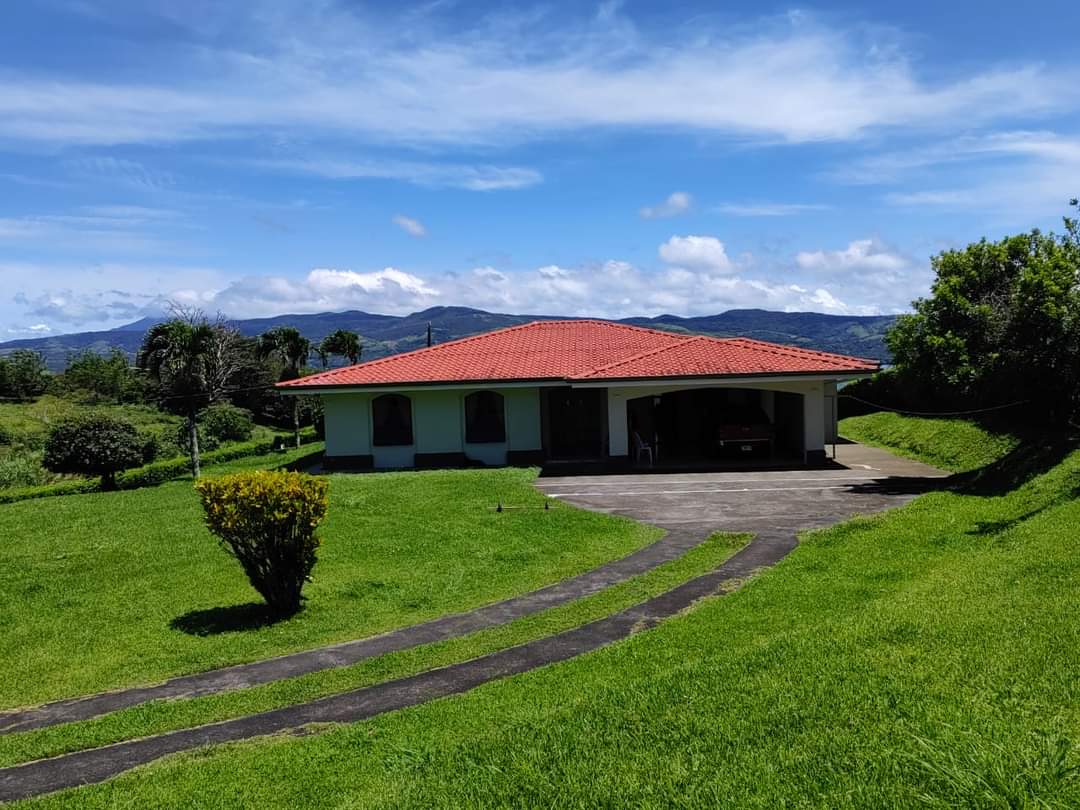 Fully Furnished, Upscale, 4 BD, 2.5 BA, Lake View Home – Parcelas de Quebrada Azul 