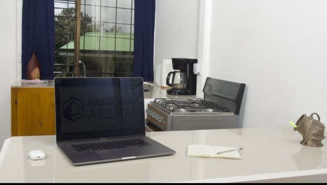 Cozy, 1BD/1BA Lake View Cabin in Gated Community w/ Utilities