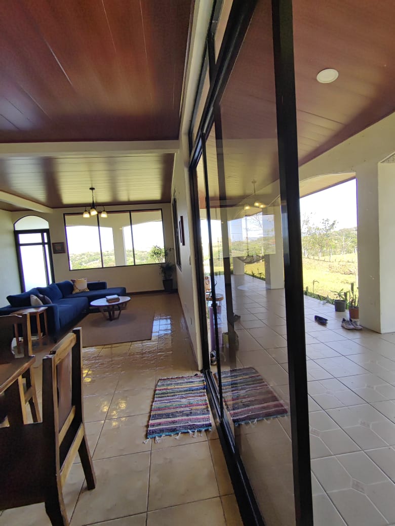 Gorgeous, 2 Story - 3 BD/2.5 BA Lake, Volcano and Mountain View House 