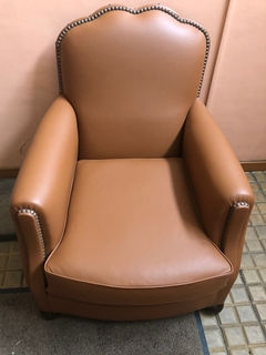Restauration de fauteuil en cuir Tapissi