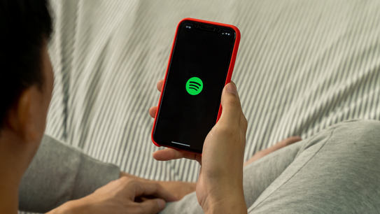 Spotify "DJ" adds radio-feel to the music streaming app