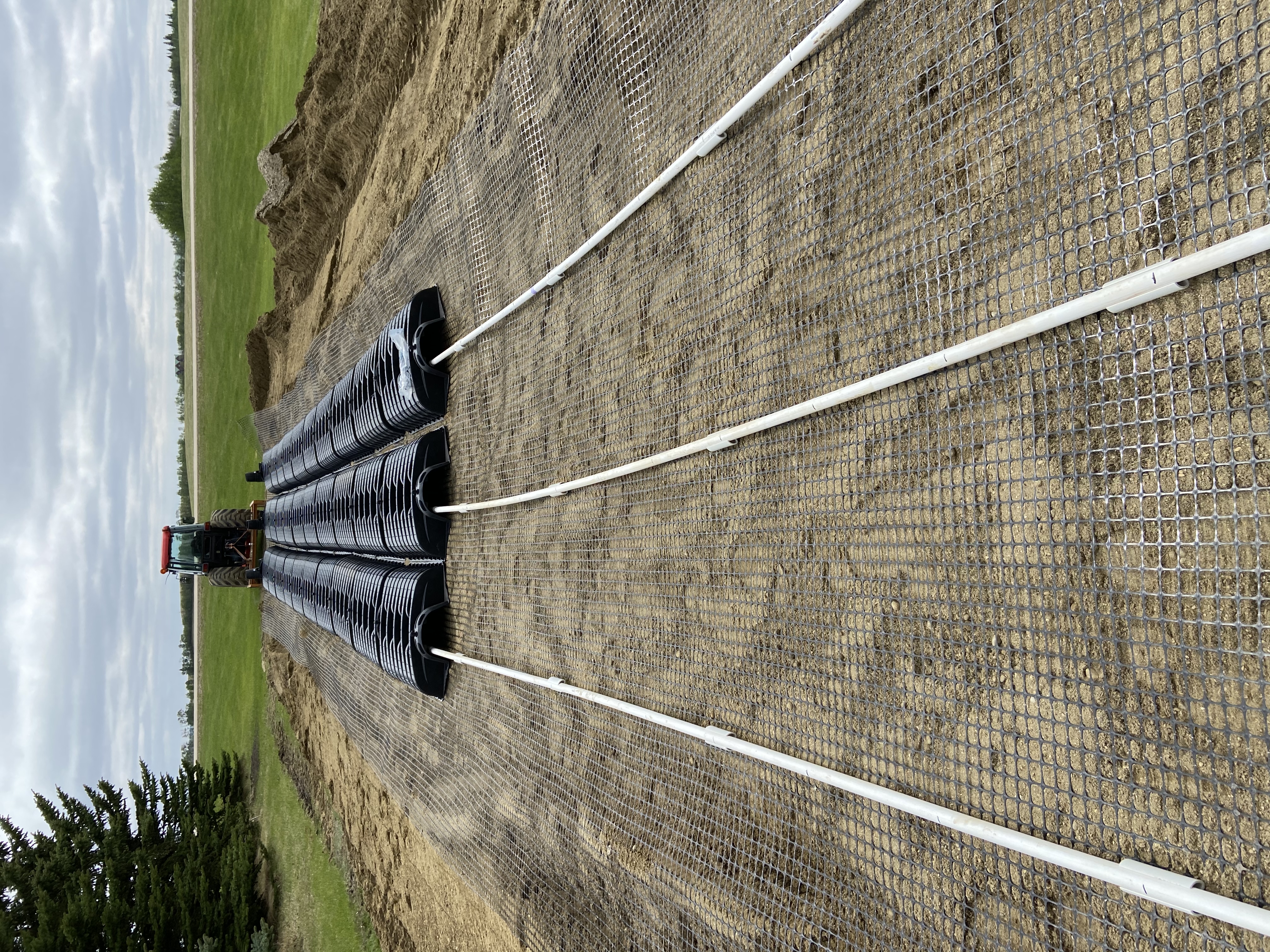 Mound system with geogrid, three rows of laterals and chambers