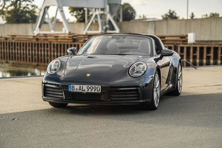 Porsche 911 (992) Targa 4, das man bei Altari im flexiblen Abo oder Langzeitmiete mieten kann