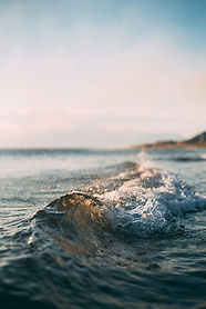 An ocean, symbolizing the changing tides of life. Deanna DiCostanzo's private therapy practice can help you overcome grief, anxiety, PTSD, childhood trauma and more. 