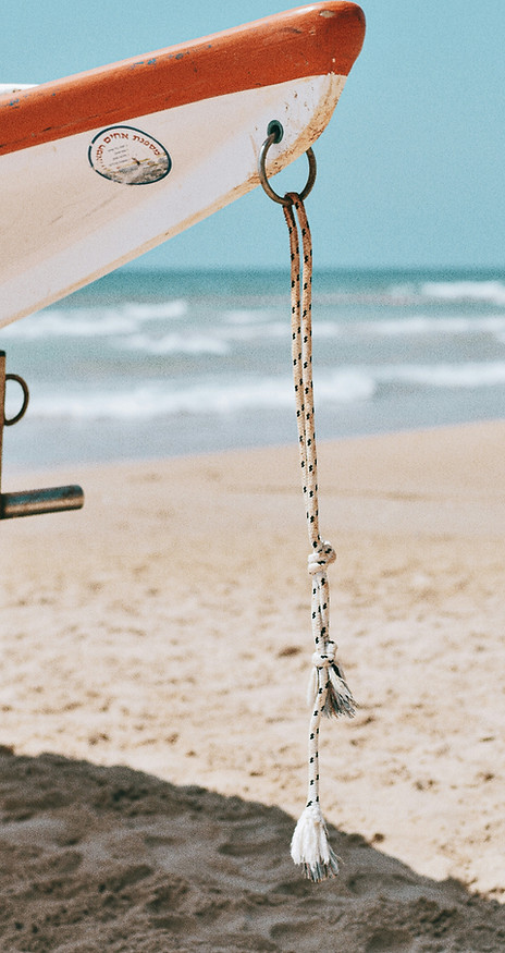 A beach in the daytime, symbolizing the hope that Internal Family Systems Therapy in NYC can provide for those experiencing childhood trauma, shame and guilt.