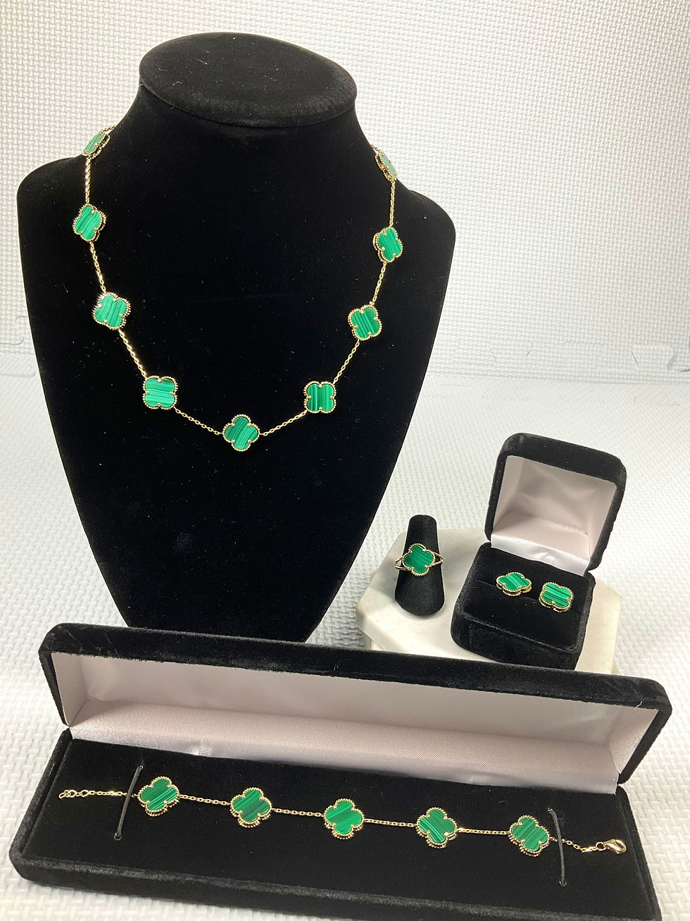 Thumbnail: Trebol Green Set ( Earring, Bracelet, Ring, Neckles)