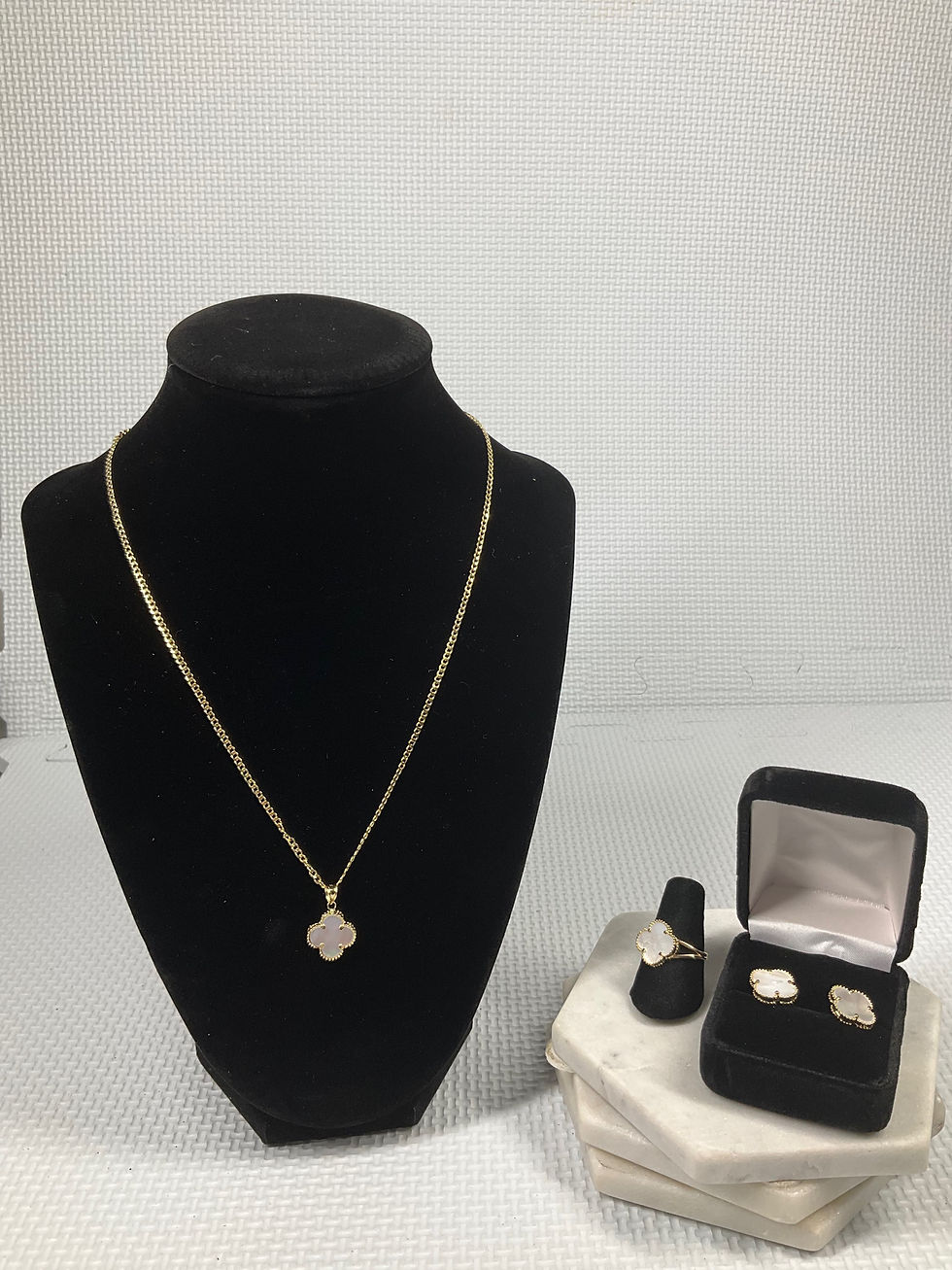 Thumbnail: VC White Set  (Ring+ Earrings + Cuban chain)