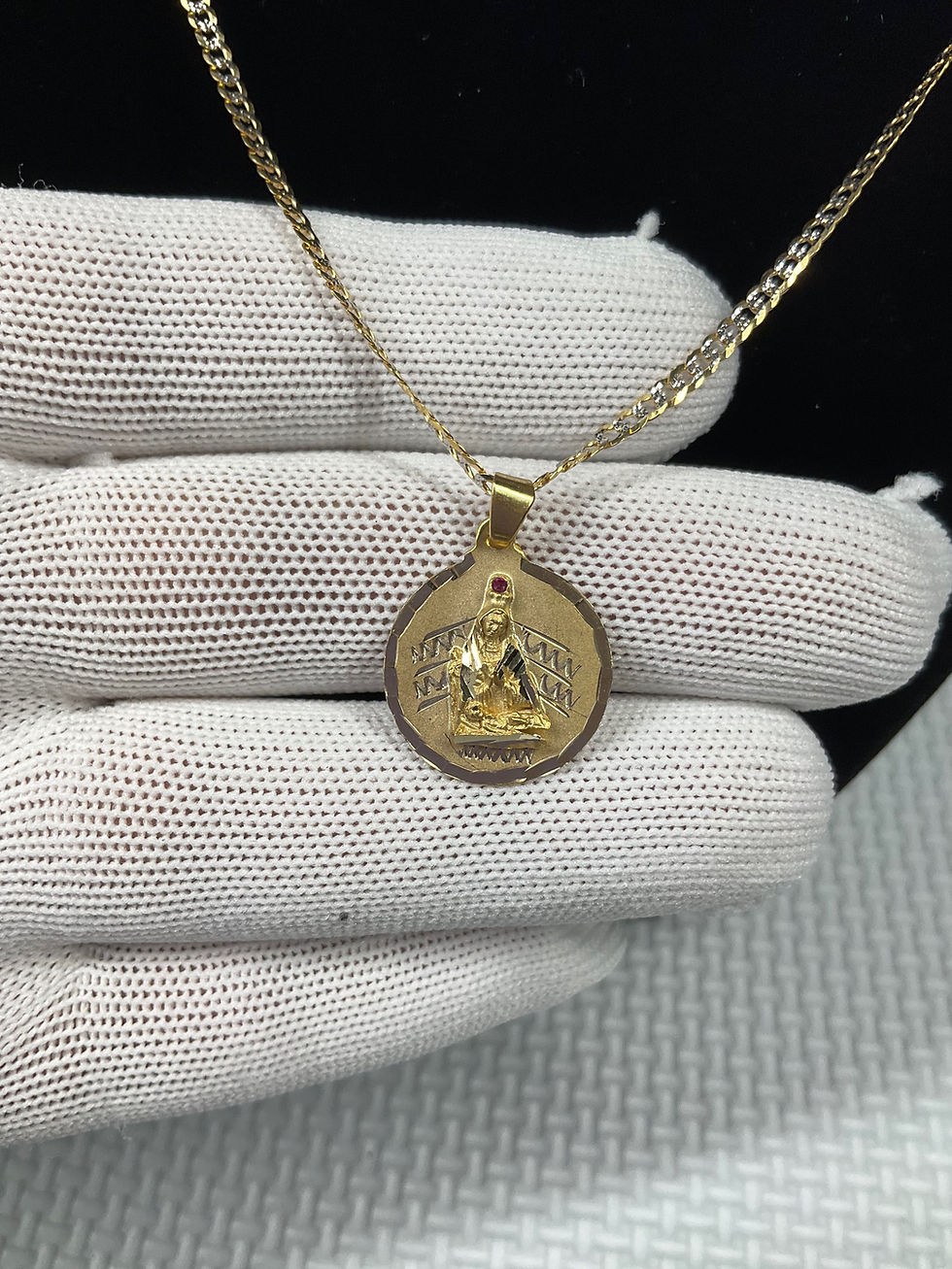 Thumbnail: Medalla Virgen + Cuban Link Chain