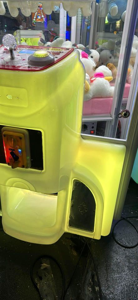 Thumbnail: Full Window LED Claw Machine