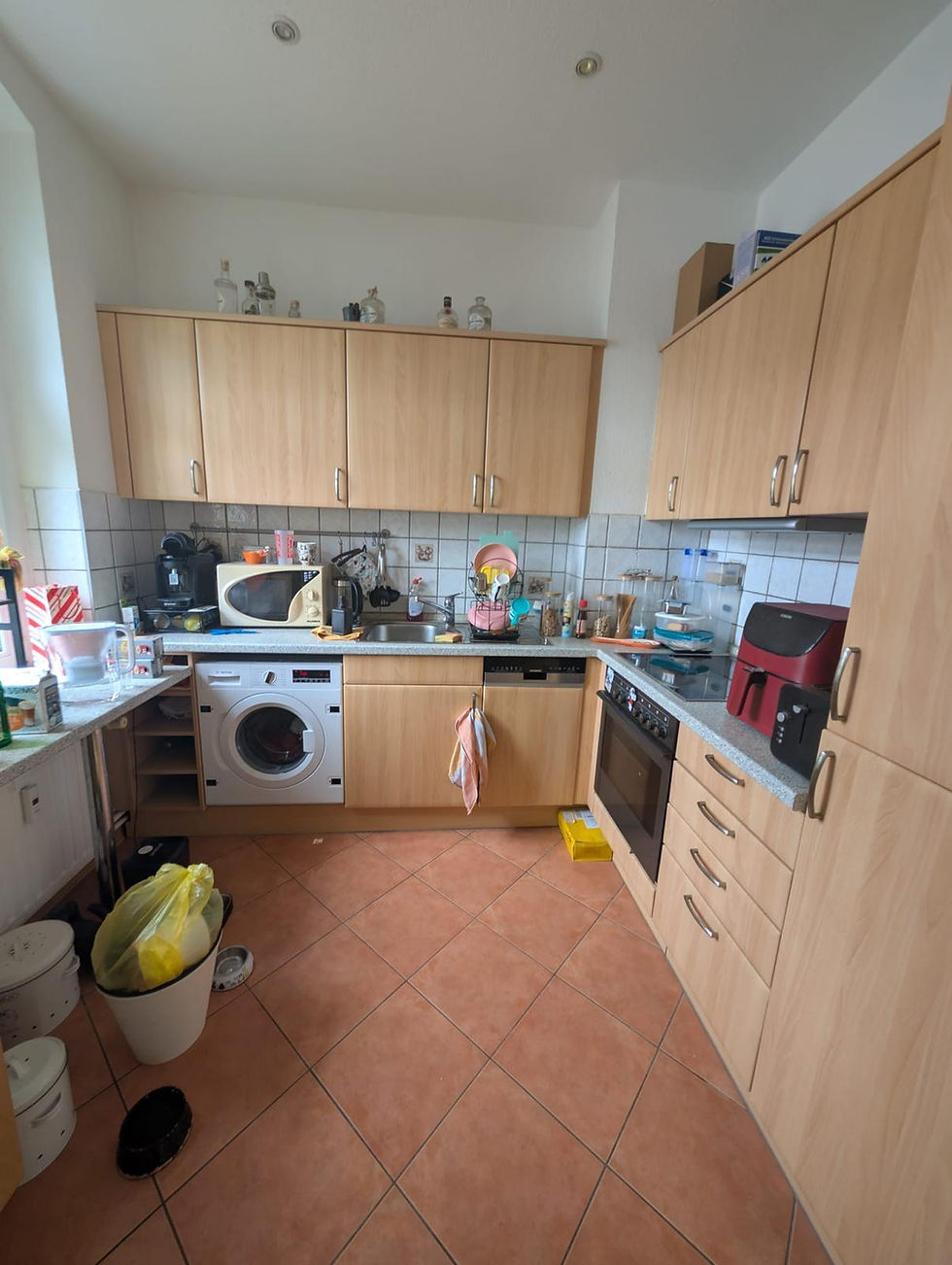 Kitchen Deep Cleaning in Berlin: Oven, Fridge, Hood and Cabinets Done Right