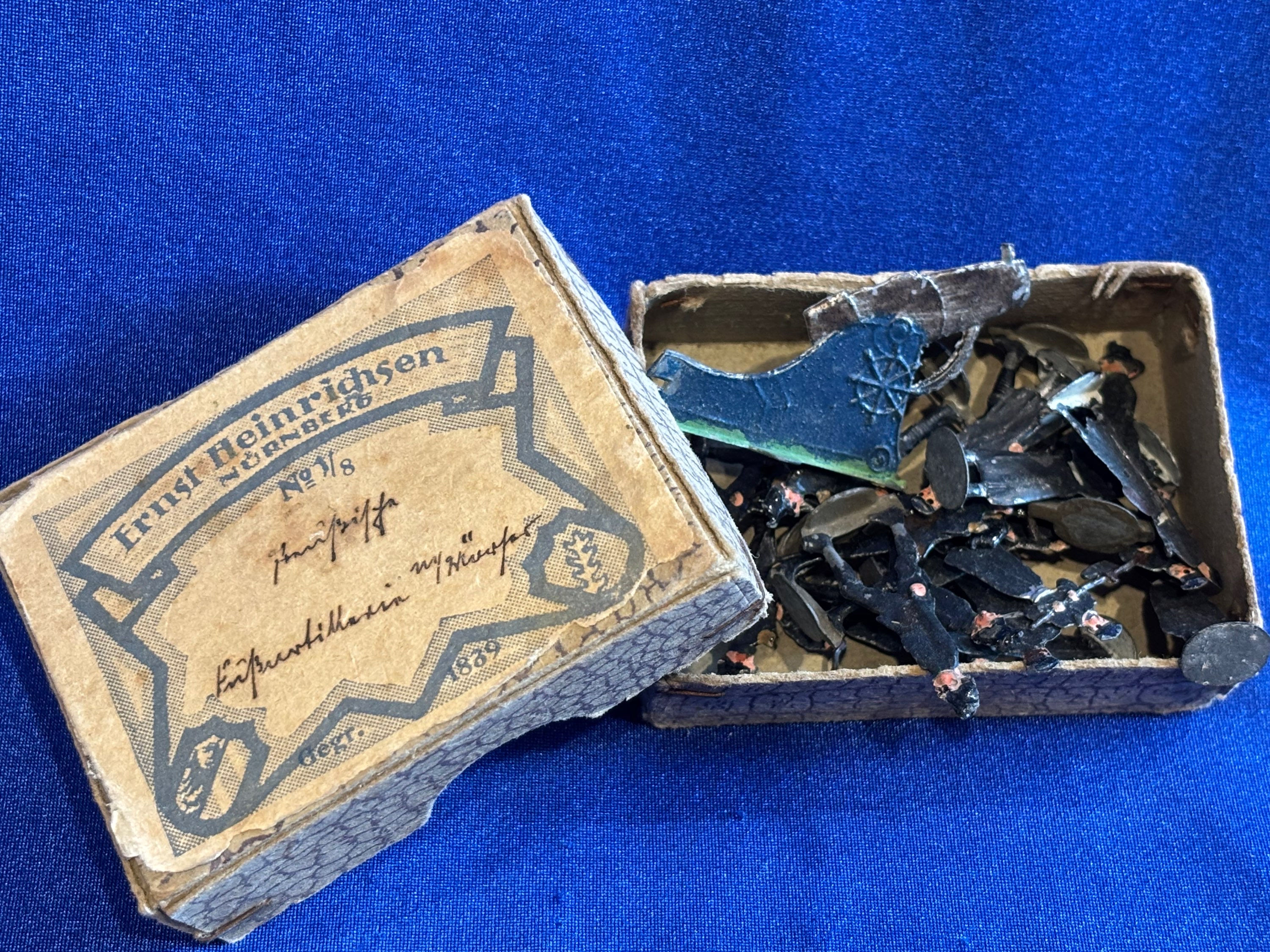 Antique Ernst Henrichsen Figures (G760)