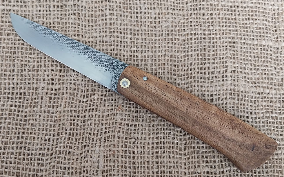 Miniature : Deux clous lime et noyer