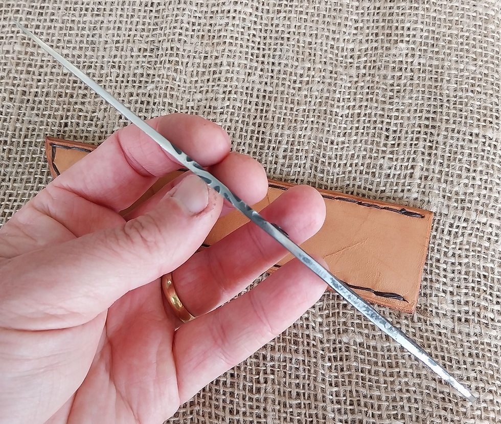 Miniature : Couteau médiéval acier ressort
