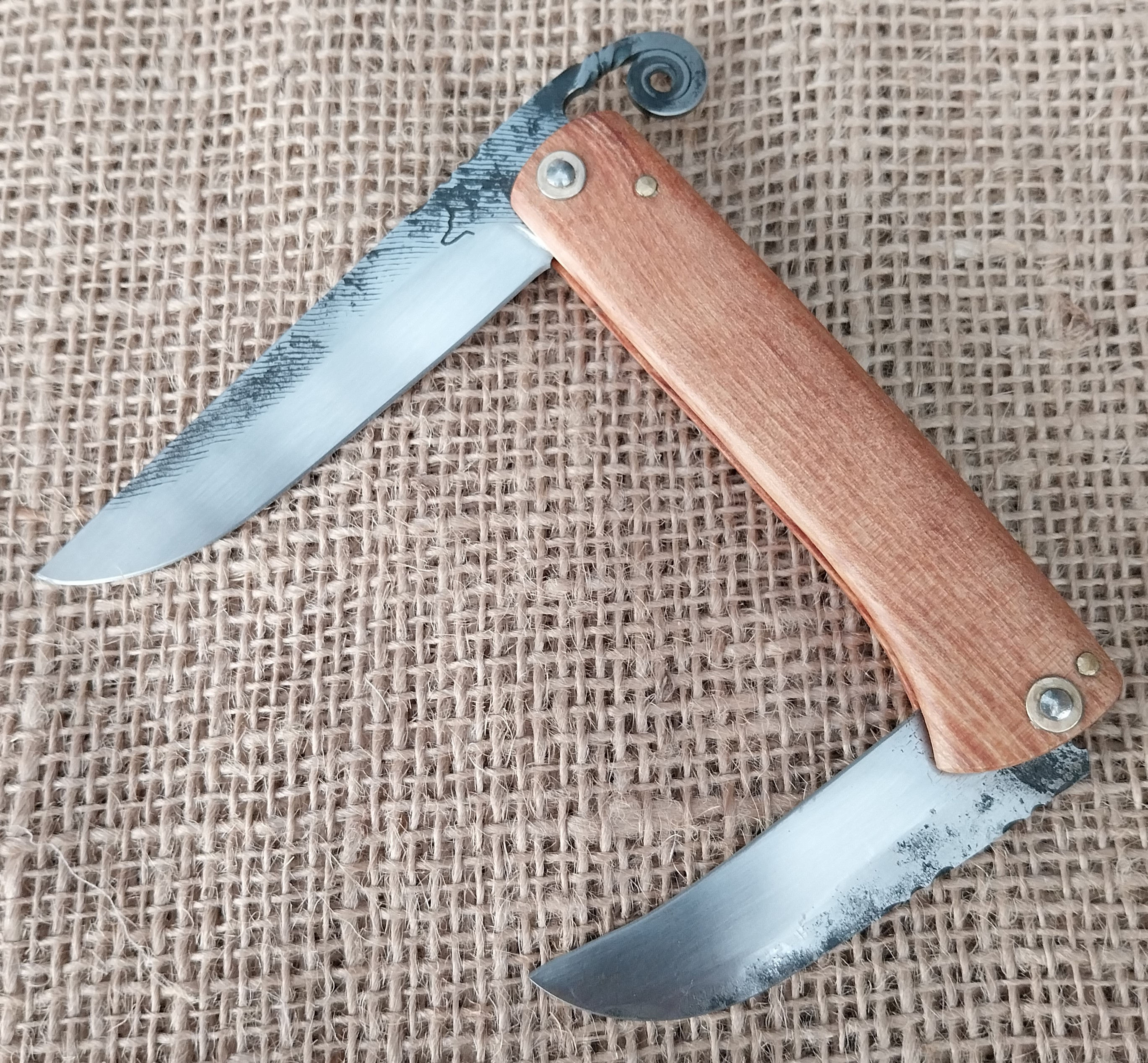 Deux clous deux lames : lime, acier ressort et frêne