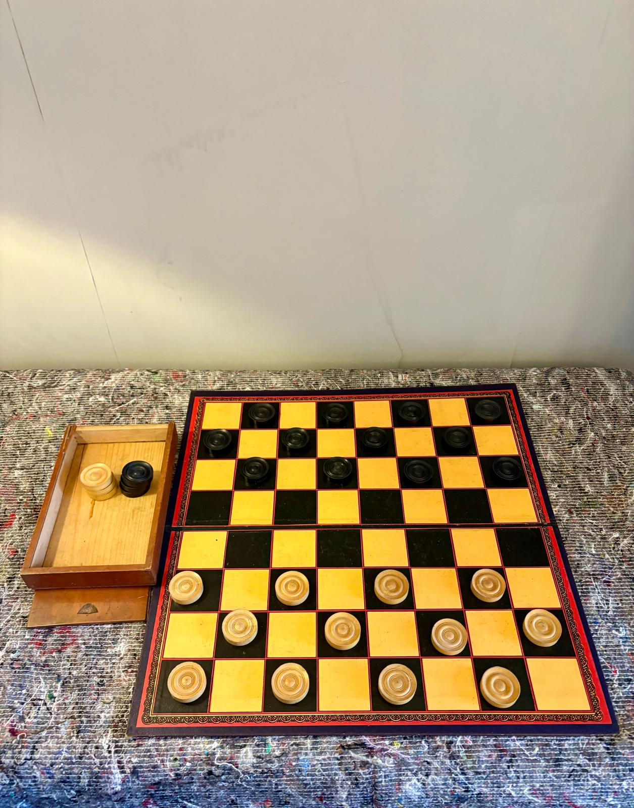Vintage 1970s British wooden draughts set in good playable condition.