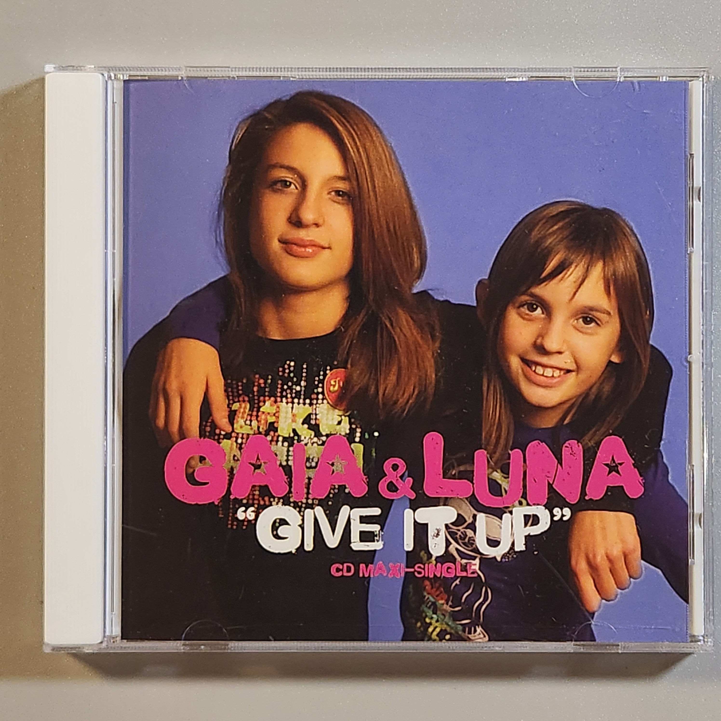 Gaia & Luna - GIVE IT UP