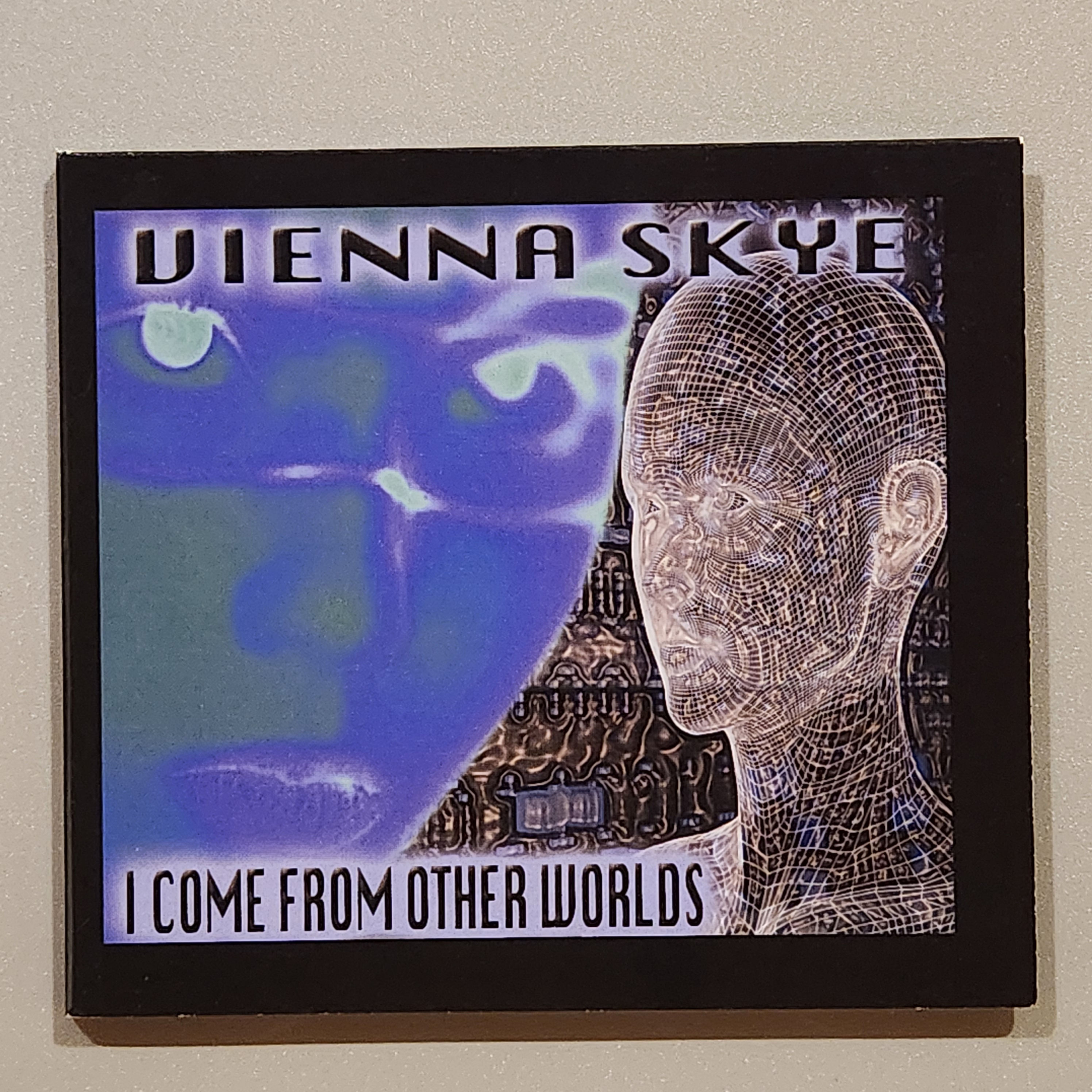 Vienna Skye - I COME FROM OTHER WORLDS