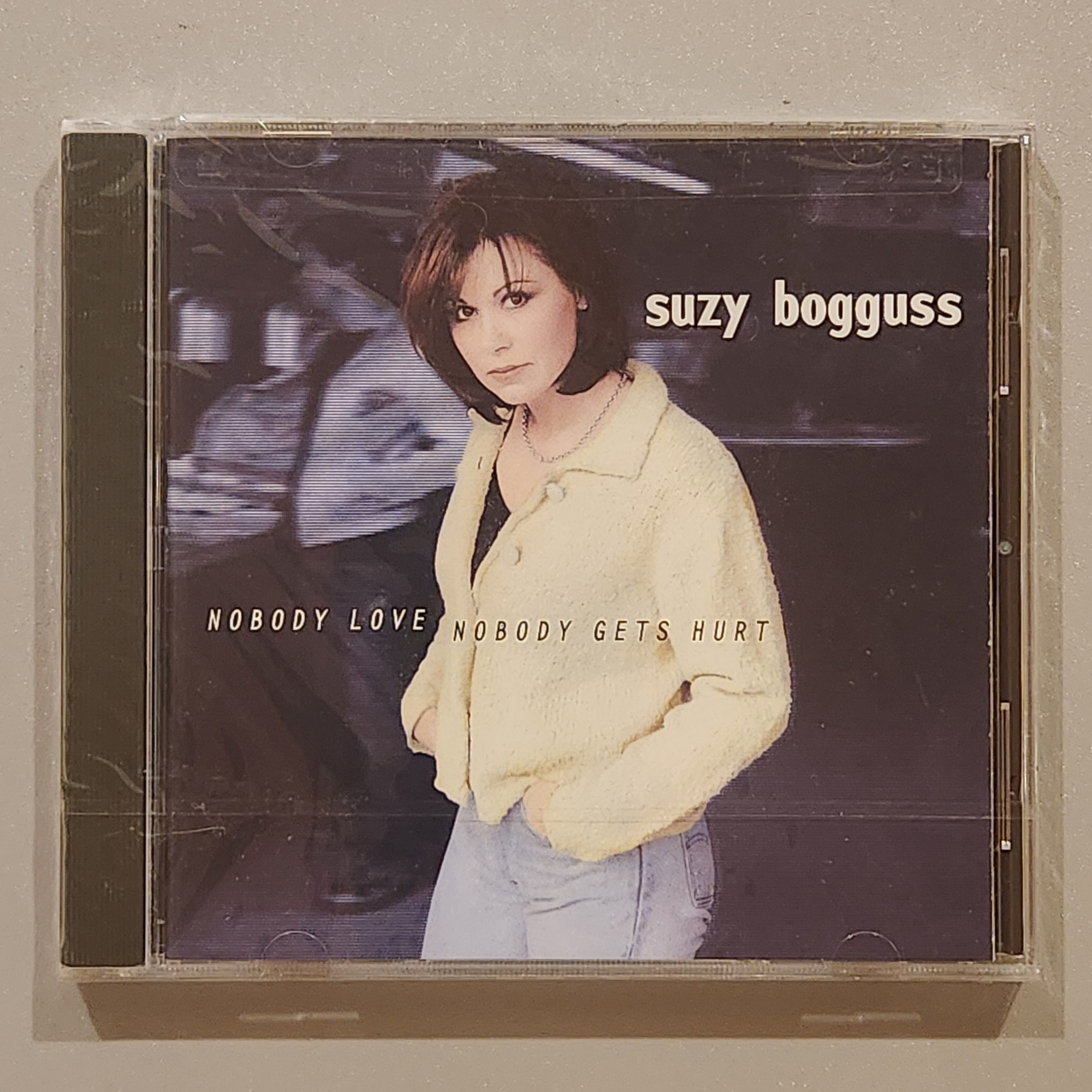 Suzy Bogguss - NOBODY LOVE, NOBODY GETS HURT