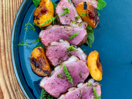 HOOI GEROOKTE LIMONCELLO EENDENBORST MET GEGRILDE ABRIKOZEN