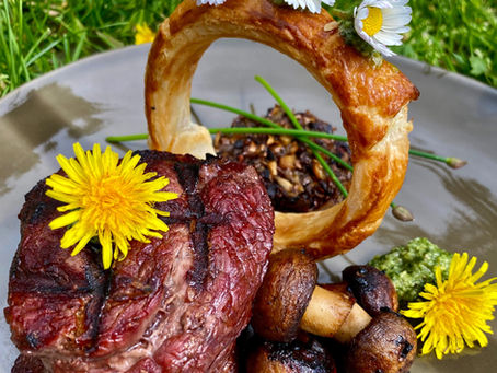 DECONSTUCTED WELLINGTON MET PAARDENBLOEM/MADELIEFJES-PESTO