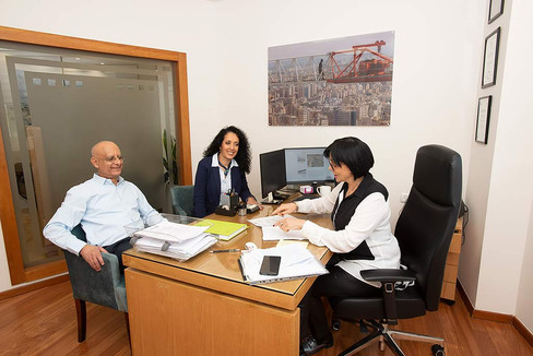 דיון במשרדה של מירי לבהר