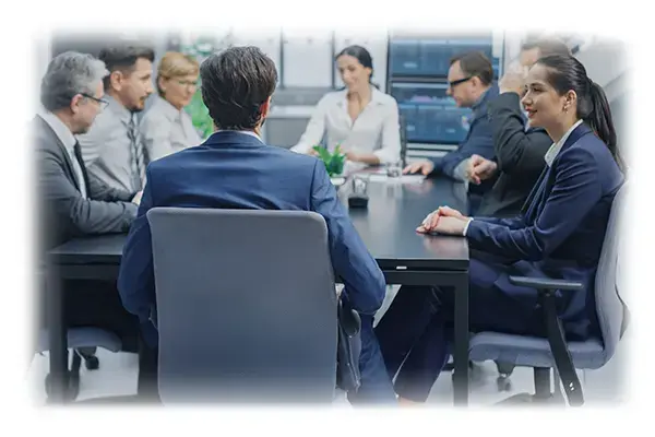 מי צריך להיות בחדר?