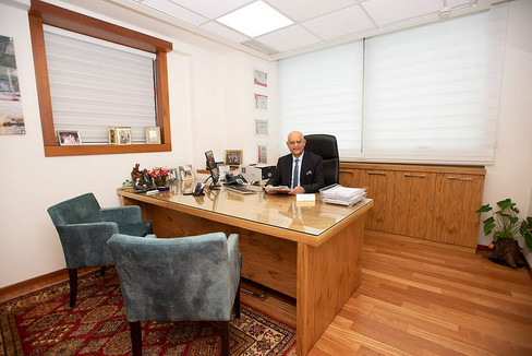 המשרד של איציק סימון