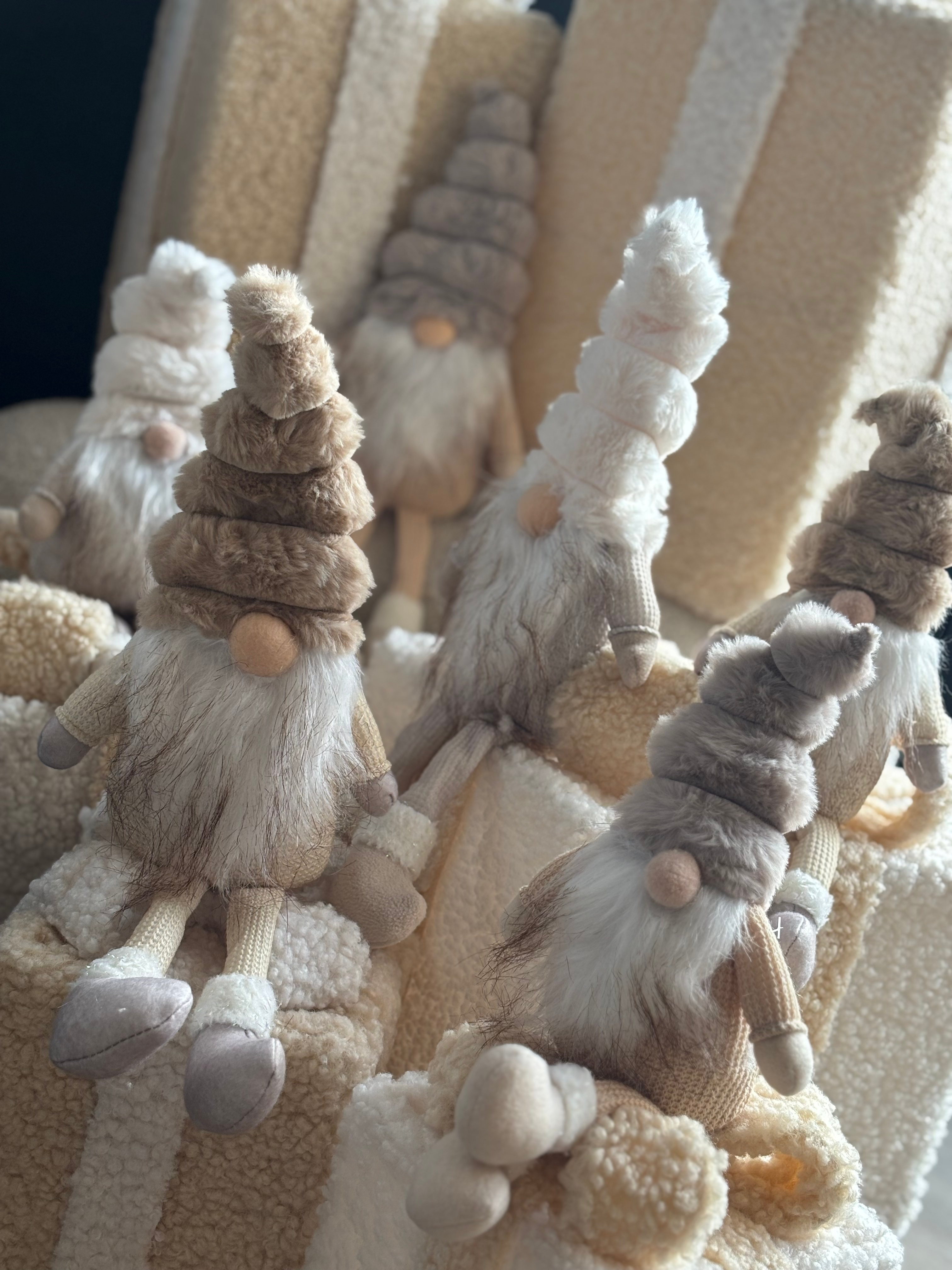 Gnome cozy sand bungelende beentjes (2 varianten 3 kleuren)