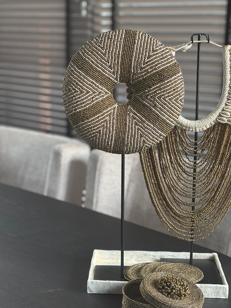 Luxe schelpen decor op voet beige/goud “Golden Sun” (51 x 24 x 12 cm)